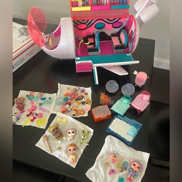 LOL Surprise Travel Plane. Dolls, Furniture and all accessories pictured. EUC. - Picture 9 of 9